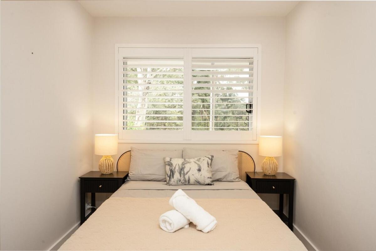 Roseville 4b3b Evergreen Serenity Garden House